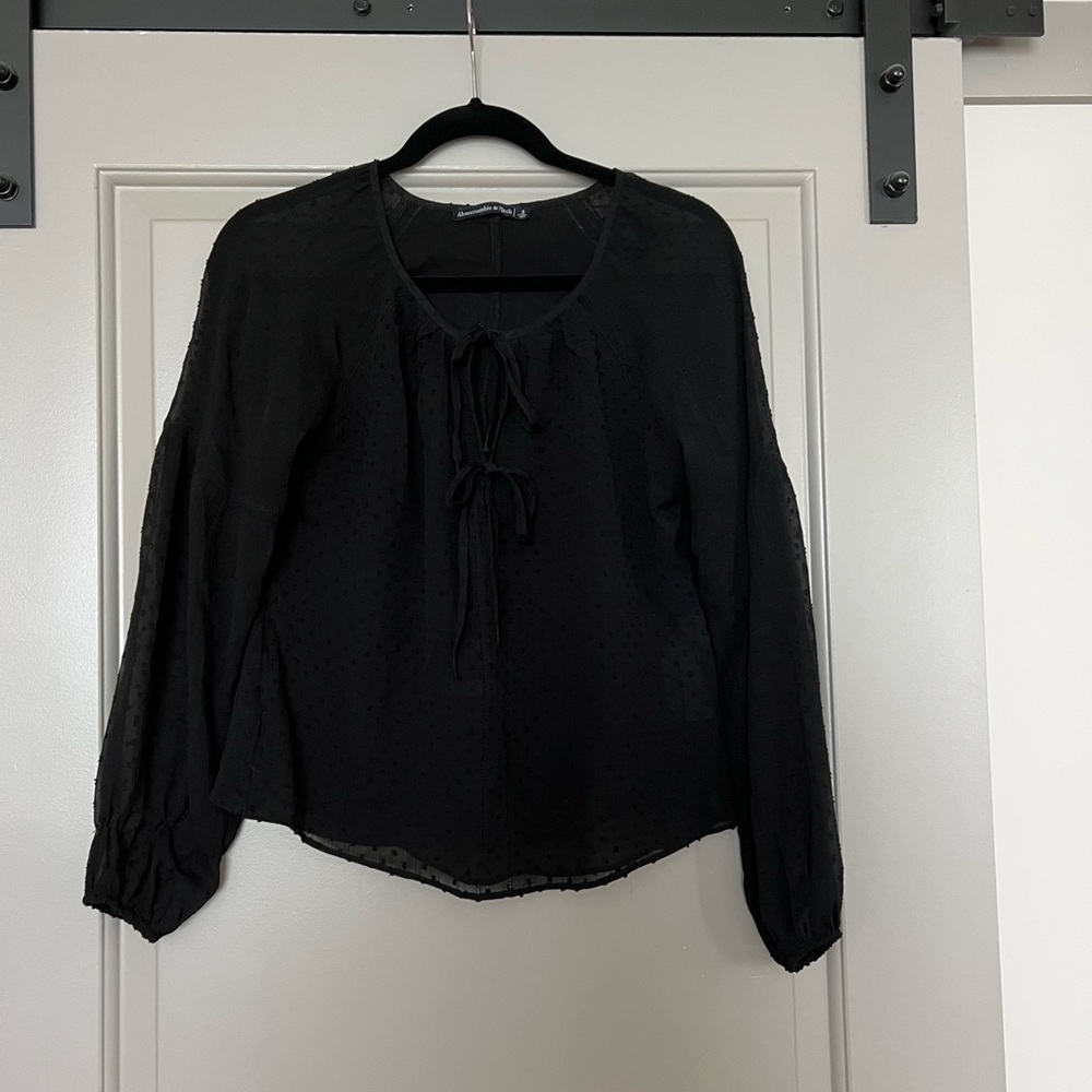 Abercrombie black long sleeve sheet shirt dots and tie front